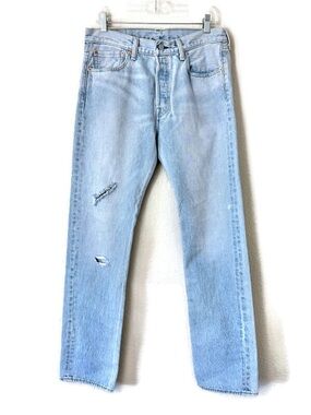 Levi’s 501 Jeans Men’s Light Wash Button Fly Size 33x34